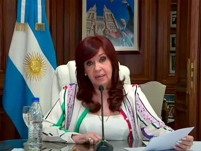 Cristina Kirchner, la poderosa líder argentina -amada por unos, odiada por otros- condenada a seis años de cárcel