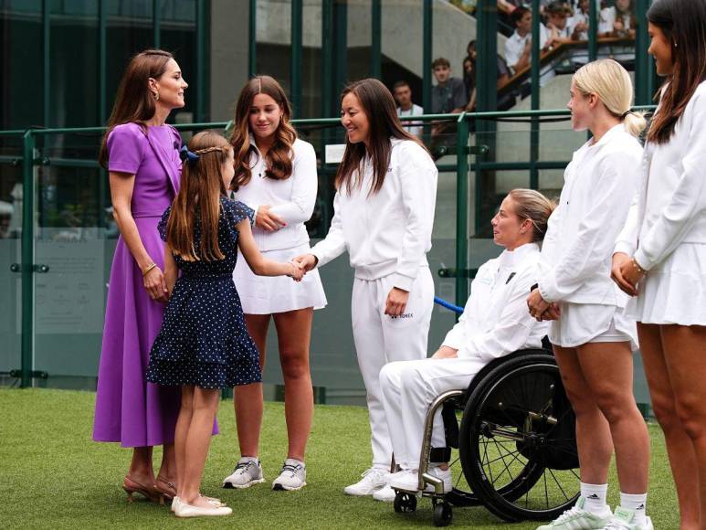 Sonriente y elegante: Kate Middleton aparece en final masculina de Wimbledon