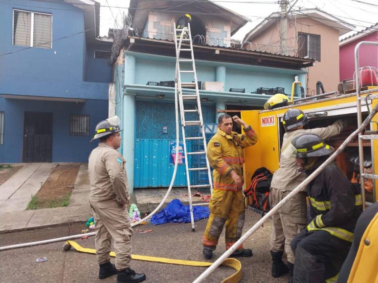 Imágenes tras el incendio que dejó cinco miembros de una familia muertos en Ciudad Lempira