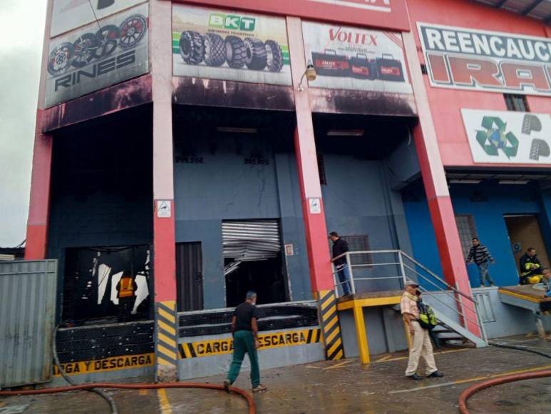 Así fueron las labores para apagar voraz incendio en El Hato