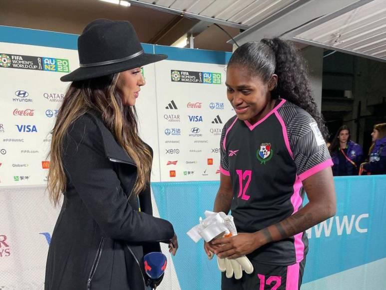 Rodeada de grandes figuras: Ana Jurka destaca dando cobertura al Mundial Femenino 2023