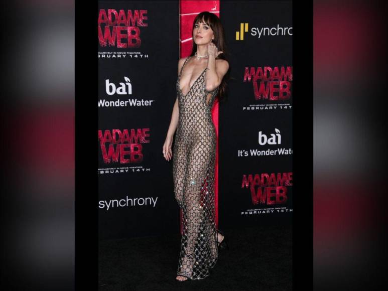 Dakota Johnson roba miradas con vestido “nude” en la premiere de “Madame Web”