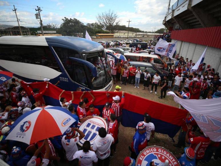 La gran llegada de la Ultra Fiel al primer partido de Olimpia en el Clausura 2024