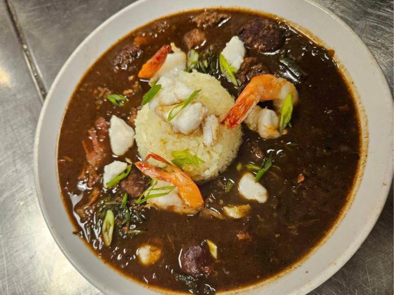 Empleado de restaurante contaminaba la comida poniendo sus genitales antes de servirla