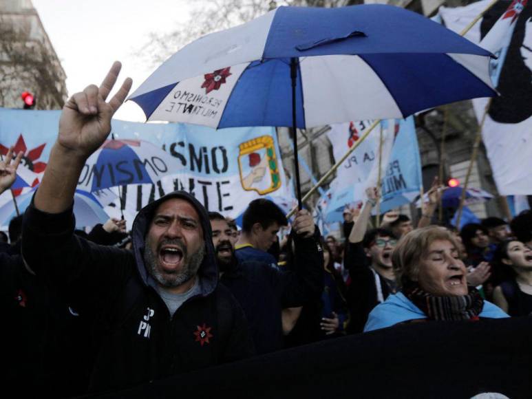 FOTOS: Argentinos salen a las calles para condenar ataque contra Cristina Kirchner