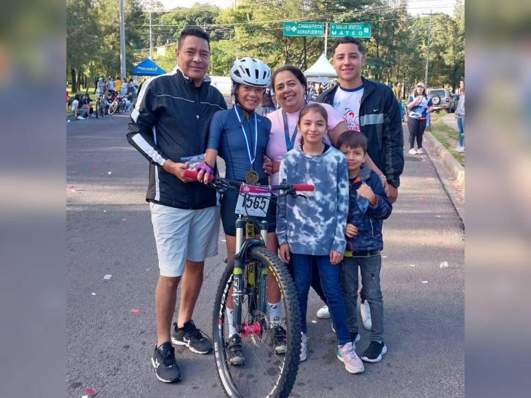 Familias y pequeños se hacen presente a la Vuelta Ciclística 2023