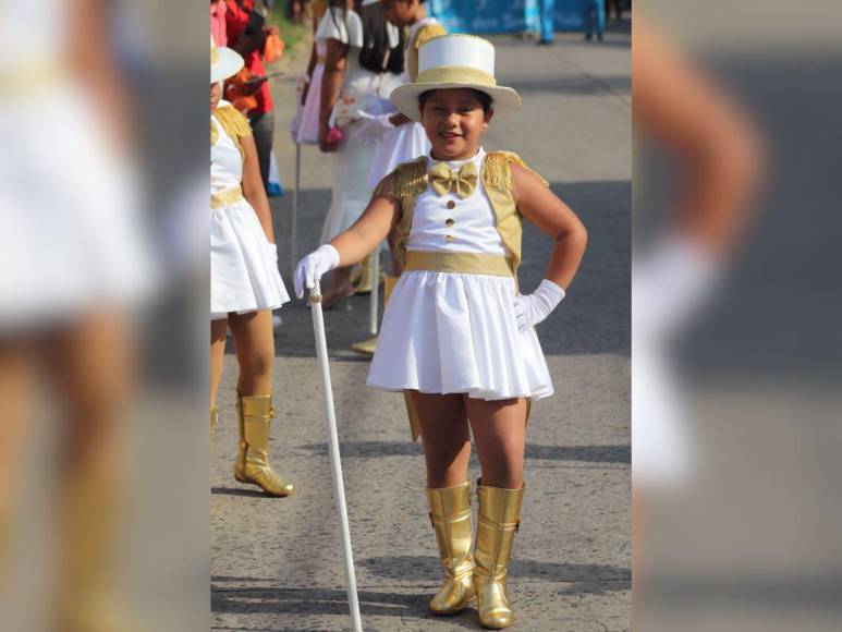 Así desfilaron los niños de los centros educativos de San Lorenzo, Valle