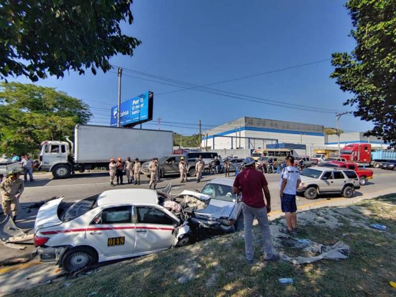 Rastra sin frenos causó la muerte de dos personas en múltiple accidente en Choloma (Fotos)