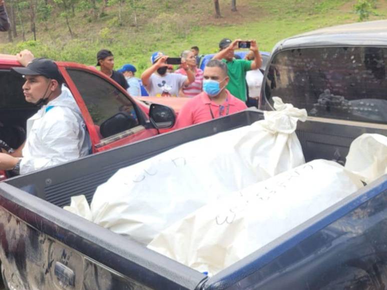 Semienterradas en fosas clandestinas: fotos del hallazgo de tres jovencitas muertas en Cedros