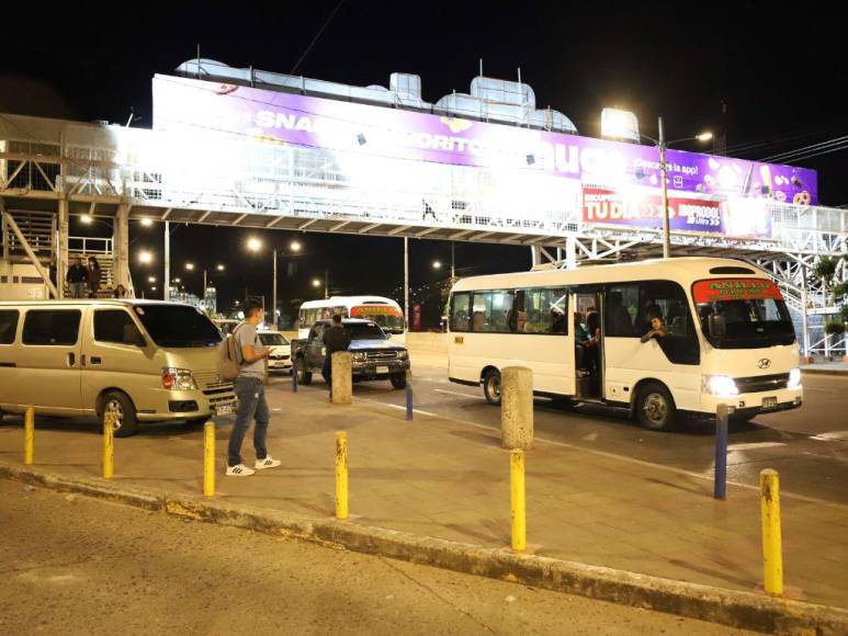 Taxis con stickers y ocho puntos de transporte: estrategias planteadas por la UNAH para mejorar la seguridad