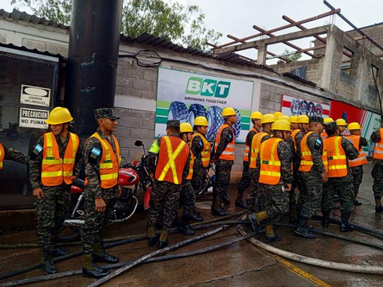 Así fueron las labores para apagar voraz incendio en El Hato