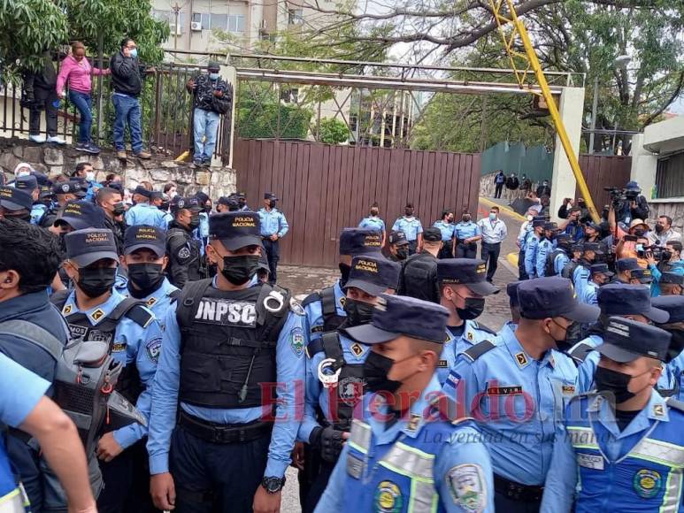 “Es un hombre honesto”, simpatizantes de JOH muestran su apoyo en la CSJ