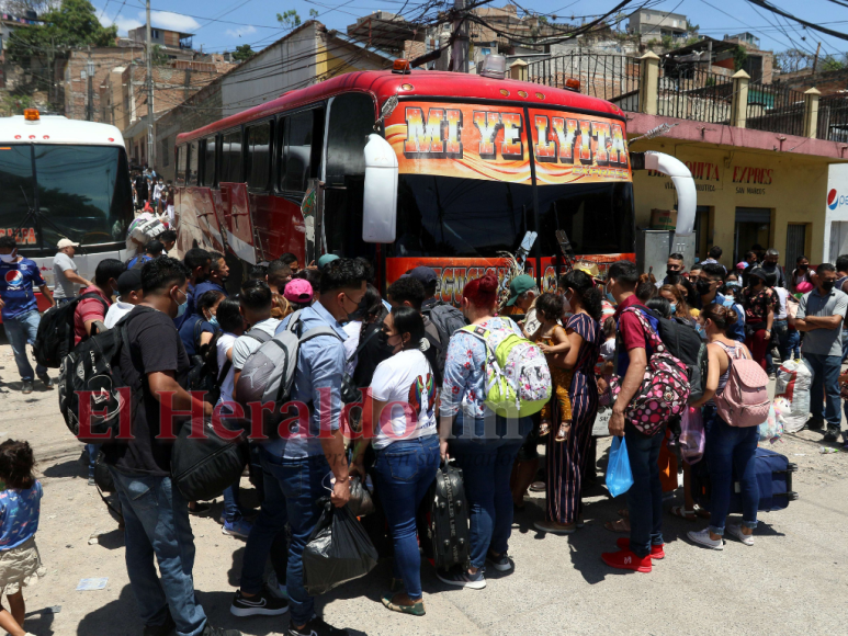 Abarrotadas las terminales de buses en la capital tras asueto por Semana Santa