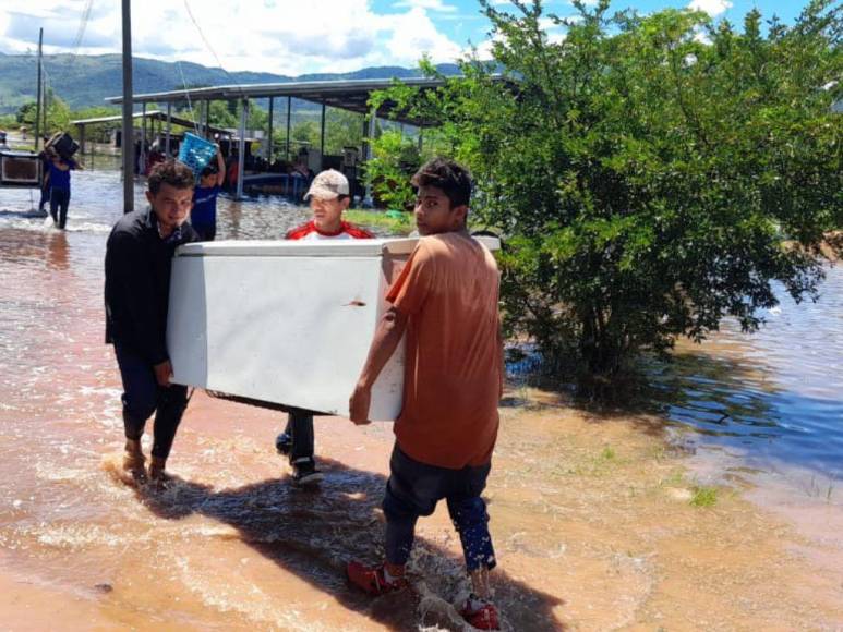 Alerta roja y cientos de familias evacuadas: los efectos de la crecida del Río Ulúa