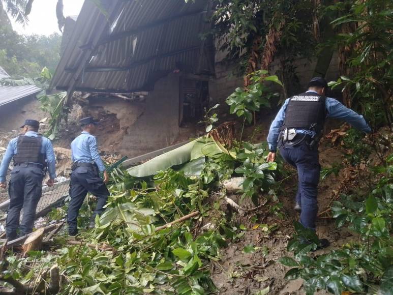 Sigue intensa búsqueda de víctima soterrada en derrumbe en Choloma