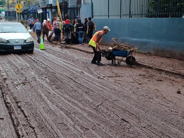 Lodo, desplome de muros y alcantarillas saturadas dejaron lluvias en el Distrito Central