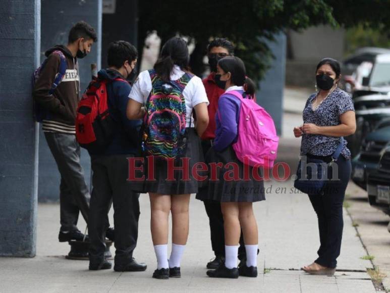 Así se vivió el retorno a clases presenciales en los centros educativos de la capital (Fotos)