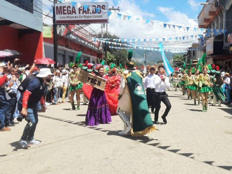 Con hermosas palillonas, juegos tradicionales y representaciones culturales, Danlí celebra la Independencia de Honduras