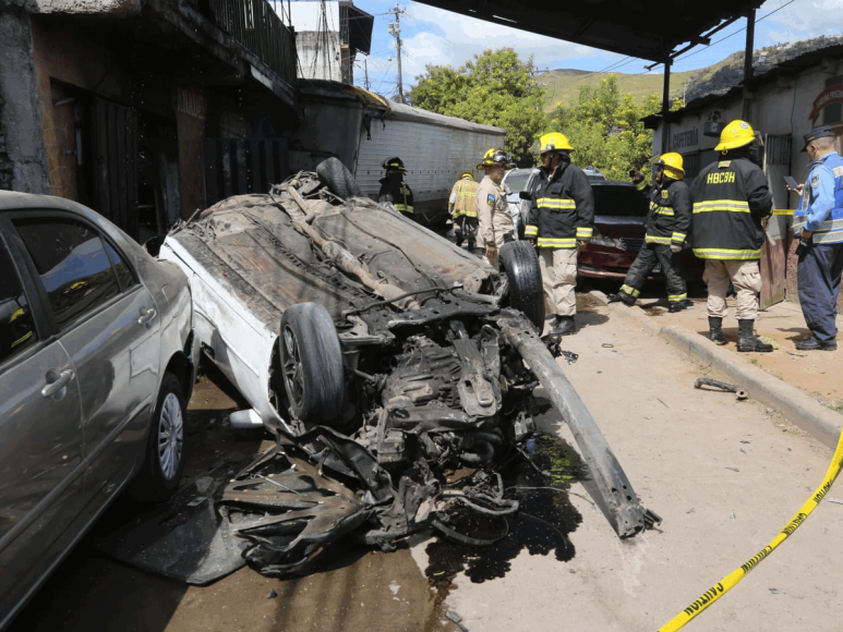 Luto y destrucción: impactantes fotos del choque de una rastra en El Carrizal