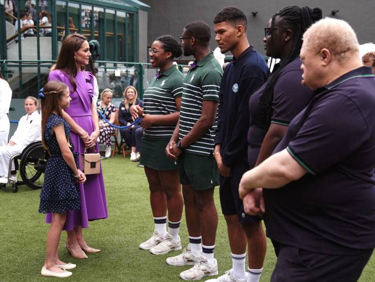 Sonriente y elegante: Kate Middleton aparece en final masculina de Wimbledon