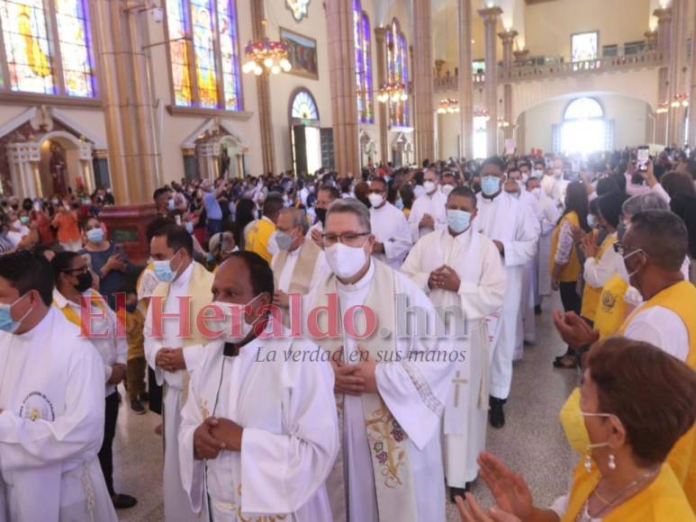 Los momentos de la última Misa Crismal de Jueves Santo del Cardenal Rodríguez como Arzobispo de Tegucigalpa (Fotos)