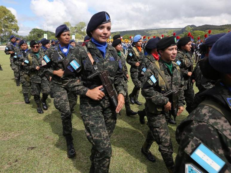 Conmemoran natalicio de Francisco Morazán con repaso a tropas en Día del Soldado hondureño