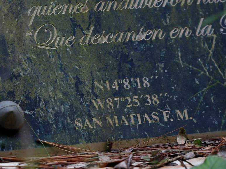 Una cartera con las iniciales HH, escombros y un monumento: nuevas fotos de la zona donde murió Hilda Hernández