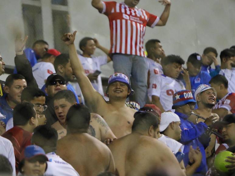 ¡Con juego de luces! Así celebró la Ultra Fiel el triunfo del Olimpia