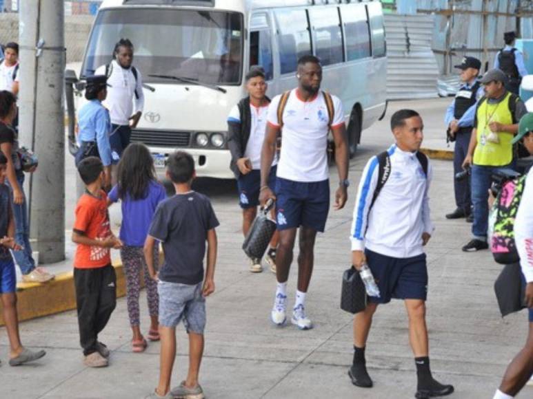 Graderías llenas y la llegada de la Ultra Fiel: ambiente de fiesta en el Olimpia vs. Motagua