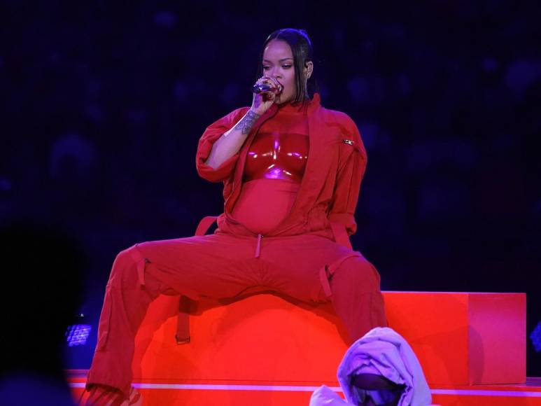 Iluminati y mensajes del Apocalipsis: teorías conspirativas sobre el show de Rihanna en el Super Bowl