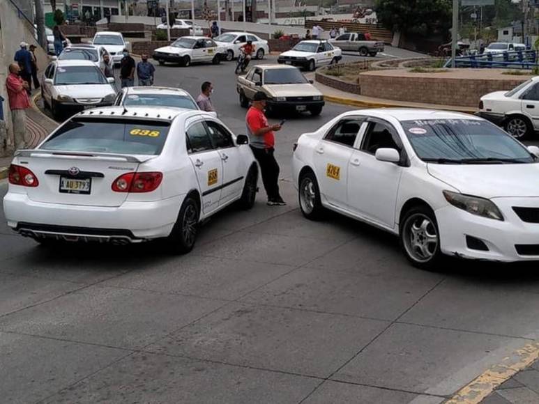 Largas filas, caminatas forzadas y pérdidas deja paro de transporte en varias zonas de Honduras