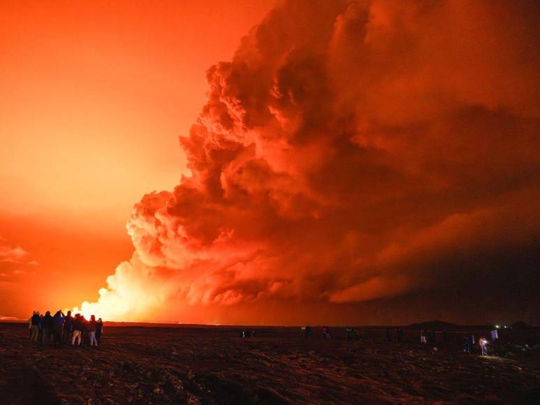 Imágenes de la erupción volcánica en Islandia; miles de personas fueron evacuadas