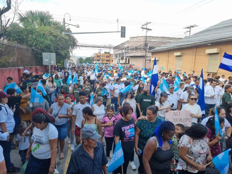 Oposición realiza quinta marcha “Por Honduras” en San Pedro Sula