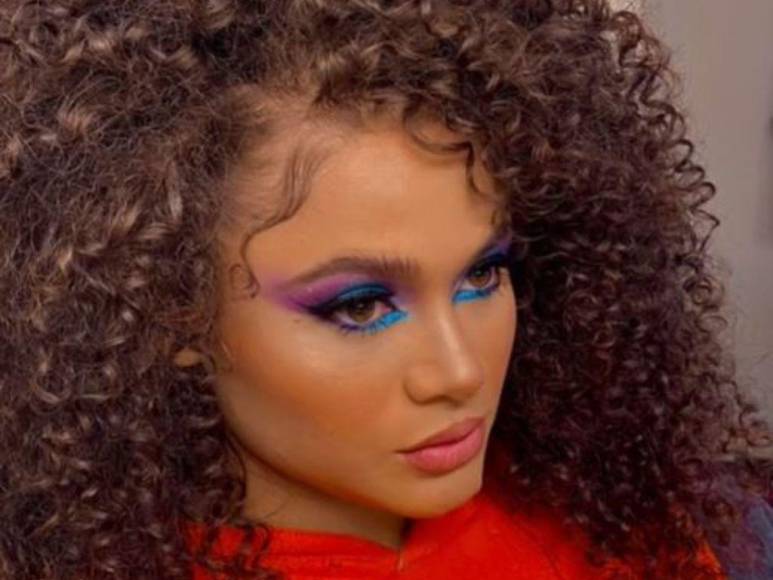 Los espectaculares looks de maquillaje de Cesia Sáenz en La Academia: 20 años