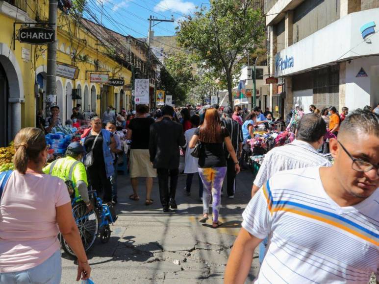 El movimiento comercial que deja la temporada navideña en el Paseo Liquidambar de la capital