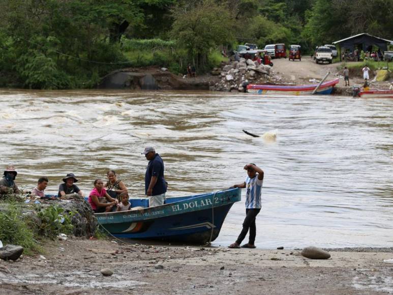 Rodeados de agua permanecen pobladores de Valle, tras paso de Pilar