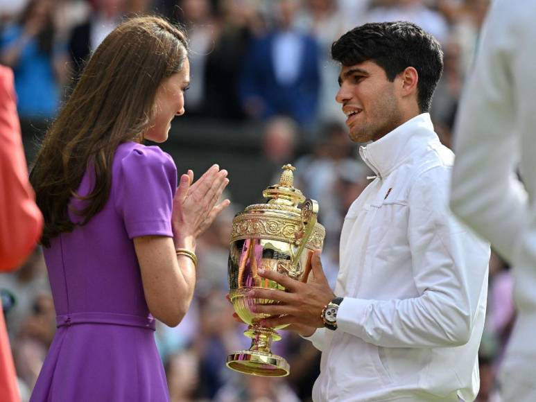 Sonriente y elegante: Kate Middleton aparece en final masculina de Wimbledon