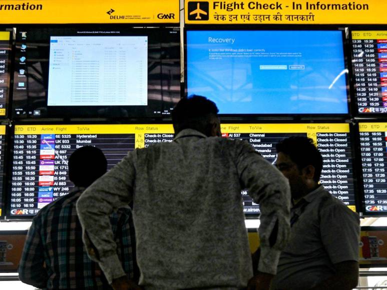 Aeropuertos colapsados: compañías aéreas suspenden vuelos por fallo informático a nivel mundial