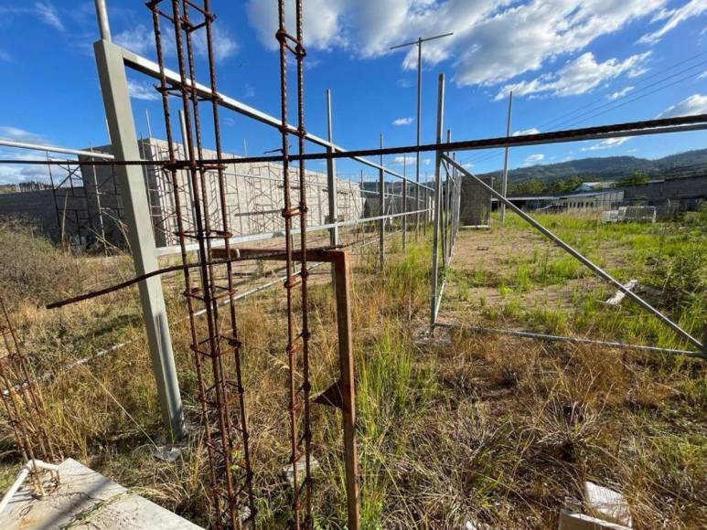 Diseñada para aislar a peligrosas cabecillas: así es la “minicárcel de máxima seguridad” para mujeres que el gobierno abandonó