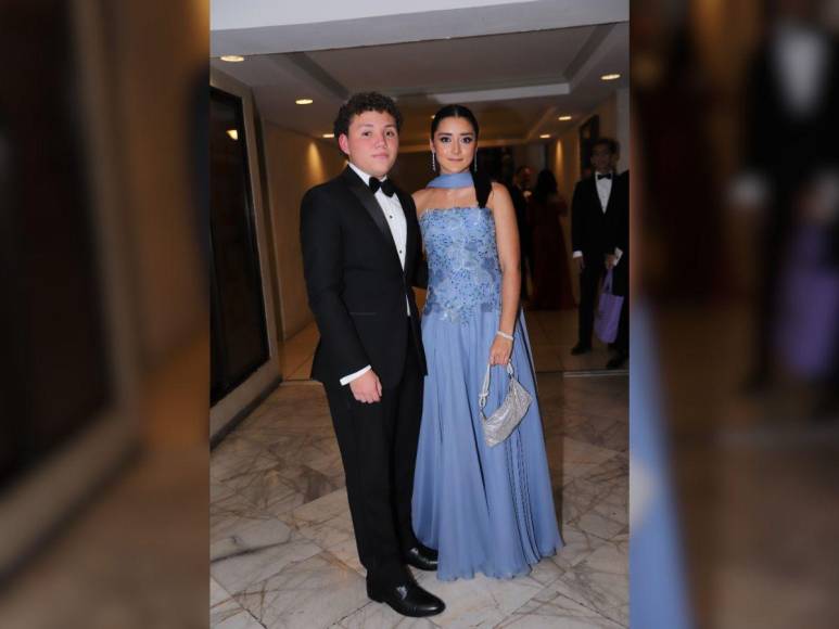 Prom 2024 de la Escuela Americana: Una velada marcada por brillo y elegancia