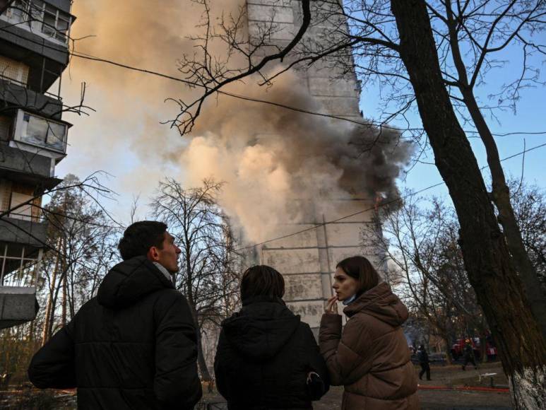 Incendios, destrucción y drama: Las imágenes de Kiev tras los bombardeos rusos