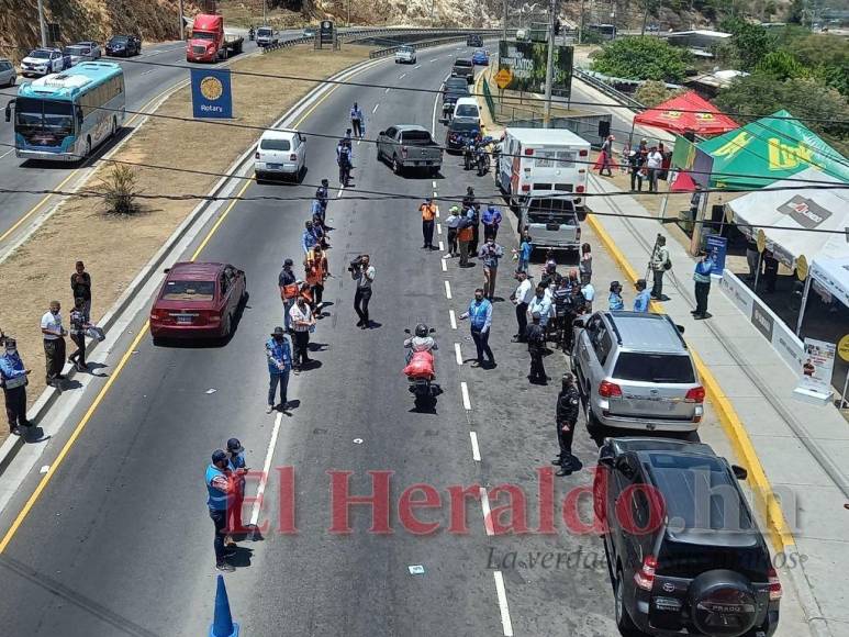 Inicia éxodo de vacacionistas y arrancan operativos en Semana Santa (FOTOS)