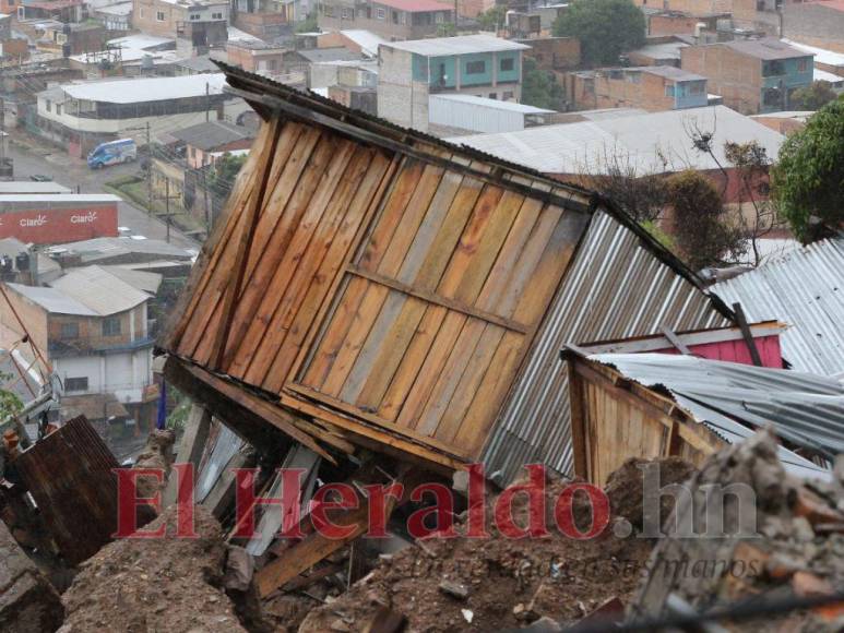 Se agudiza situación en la Guillén por fuertes lluvias producto de la tormenta Julia (Fotos)