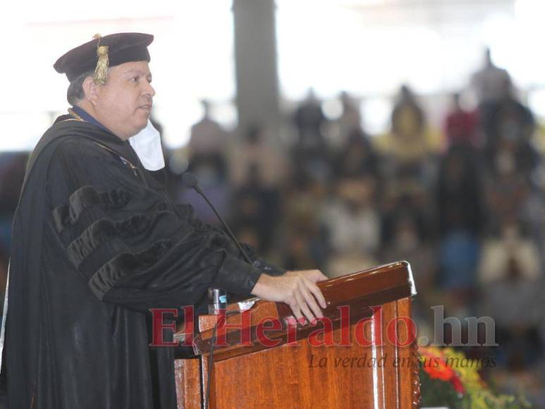 Con orgullo y emoción arrancó la segunda jornada de graduaciones de la UNAH