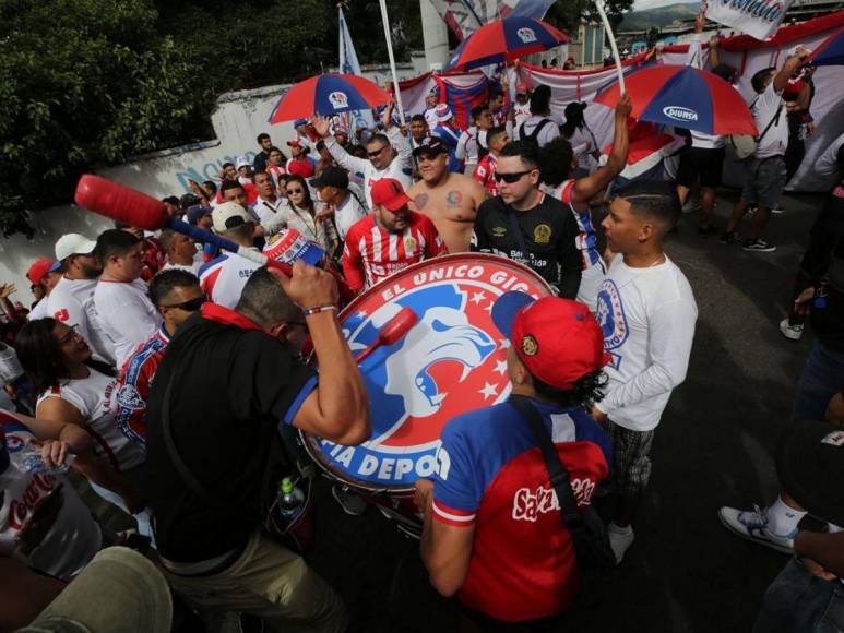 De rojo, blanco y azul se viste el Chelato Uclés para el duelo Olimpia vs Génesis