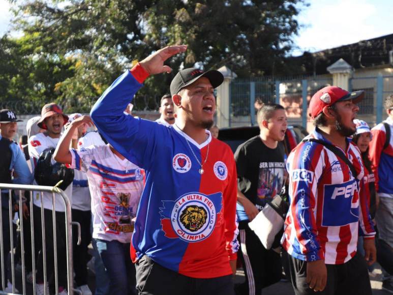 Enmascarados se roban el show previo a la final Olimpia vs Motagua