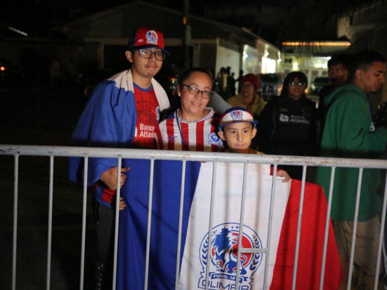 El banderazo en concentración de Olimpia previo a final ante Motagua