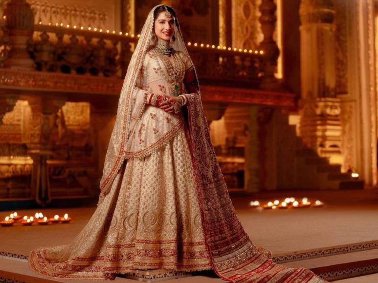 El vestido de novia lleno de tradiciones de Radhika Merchant