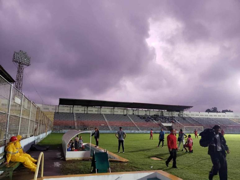 Lluvia, apagón y roja: fiascos del Victoria vs Real Sociedad