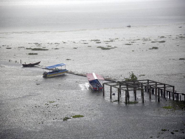 Las imágenes que muestran la deforestación e invasiones que amenazan al Lago de Yojoa